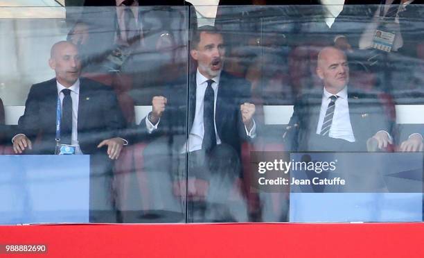 King Felipe VI of Spain celebrates the goal of Spain between President of Spanish Football Federation RFEF Luis Rubiales and FIFA President Gianni...