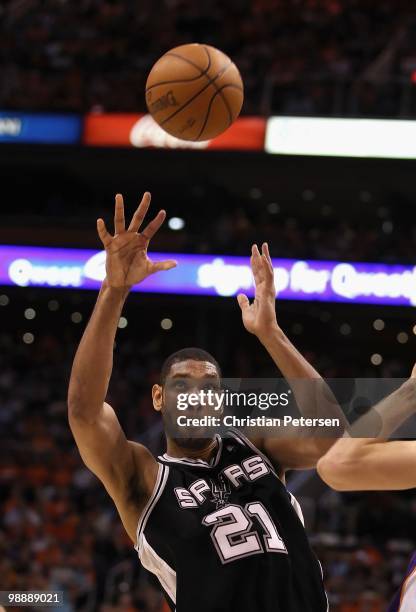 Tim Duncan of the San Antonio Spurs handles the ball against the Phoenix Suns during Game One of the Western Conference Semifinals of the 2010 NBA...