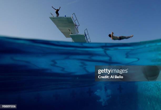 General view of diving practice at the Fort Lauderdale Aquatic Center during Day 1 of the AT&T USA Diving Grand Prix on May 6, 2010 in Fort...