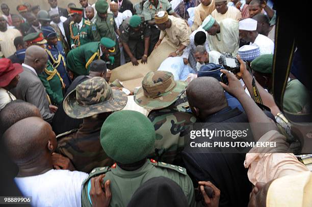 The late Nigerian President Umaru Yar'Adua is is buried in the cemetery, in Katsina, on May 6, 2010. Thousands of mourners thronged the Nigerian city...