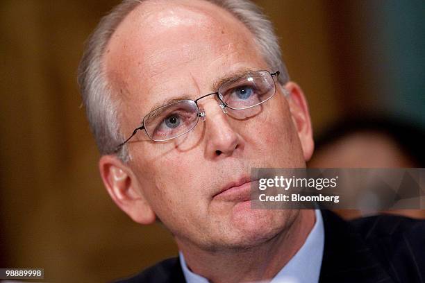 Mark Barber, vice president and deputy treasurer of GE Capital, speaks during a hearing of the Federal Inquiry Crisis Commission in Washington, D.C.,...