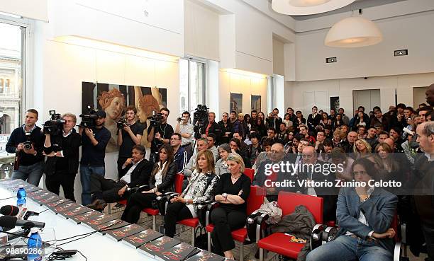 Atmosphere during the 300 Gol Book Launch held at Mondadori Multicenter on May 6, 2010 in Milan, Italy.