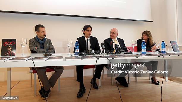 Atmosphere during the 300 Gol Book Launch held at Mondadori Multicenter on May 6, 2010 in Milan, Italy.