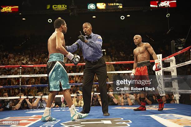 Shane Mosley with referee Kenny Bayless during fight vs Floyd Mayweather Jr. At MGM Grand Garden Arena. Las Vegas, NV 5/1/2010 CREDIT: Robert Beck