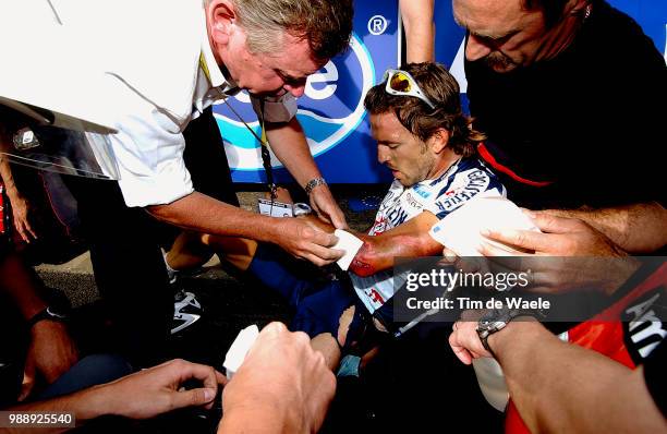 Tour De France, Stage 3, Haselbacher Rene, Crash, Chute, Val, Blessure, Injury, Gewond, Porte Gerard, Docteur, Doctor, Dokter /Charleville-Mezieres -...