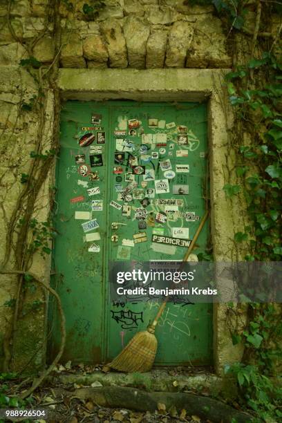 green door - krebs bildbanksfoton och bilder