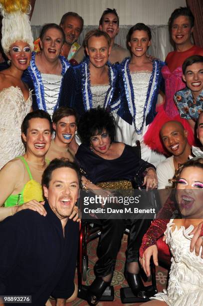 Dame Elizabeth Taylor poses backstage with Clive Carter, Tony Sheldon, Jason Donovan, Oliver Thornton and the cast of 'Priscilla Queen Of The Desert'...