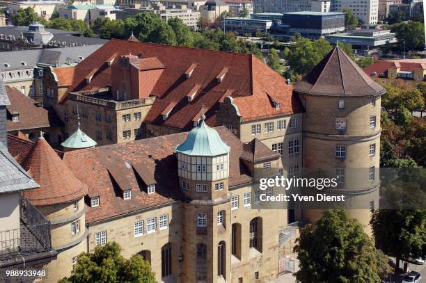 altes schloss stuttgart vom westturm der stiftskirche aus gesehen. das alte schloss wurde als wasser - stuttgart schloss ストックフォトと画像