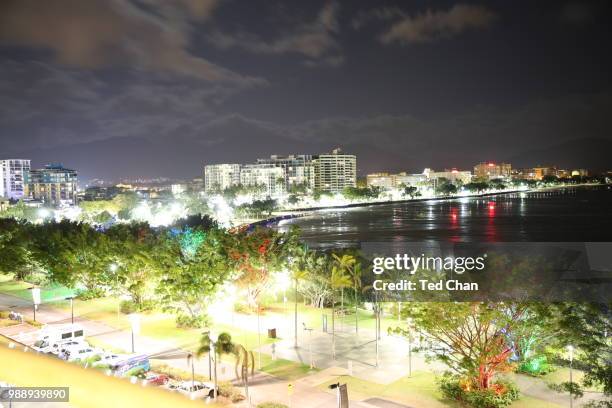 marina bay, shangri-la, cairns - shangri la county stock pictures, royalty-free photos & images