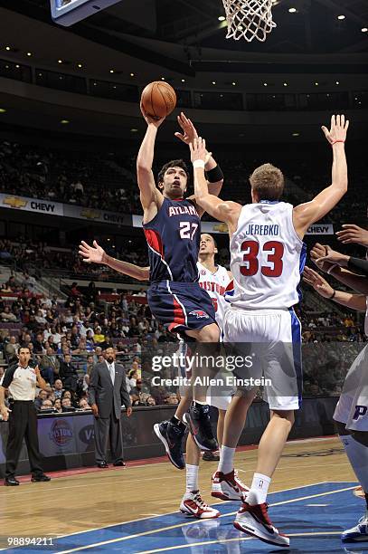 Zaza Pachulia of the Atlanta Hawks makes a layup against the Detroit Pistons during the game at the Palace of Auburn Hills on April 7, 2010 in Auburn...