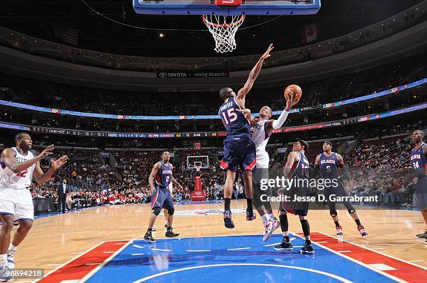 Marreese Speights of the Philadelphia 76ers puts a shot up against Al Horford of the Atlanta Hawks during the game on March 26, 2010 at the Wachovia...