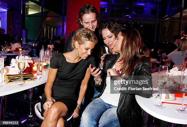 Dutch TV host Sylvie van der Vaart and actress Sophia Thomalla and mother, actress Simone Thomalla and her friend Silvio Heinevetter attend the 'OK...