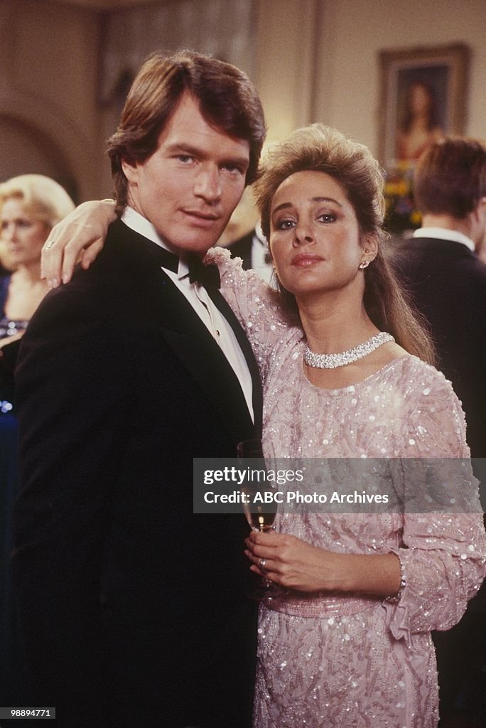 GORDON THOMSON;PAMELA BELLWOOD