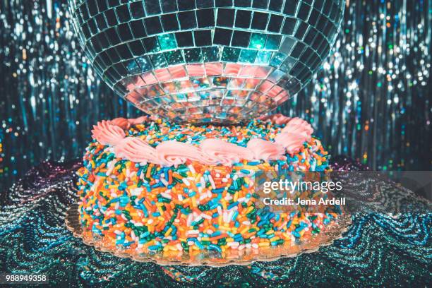 retro 70s birthday cake with disco ball, 70s themed party, disco party - disco ball foto e immagini stock