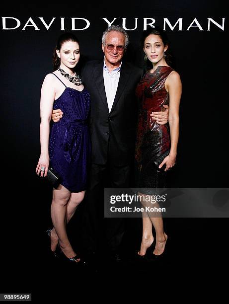 Actresses Michelle Trachtenberg and Emmy Rossum pose for a photo with designer David Yurman the 30th Anniversary celebration cocktail reception with...