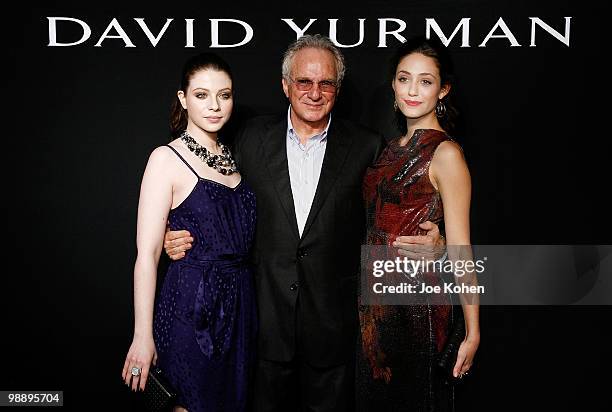 Actresses Michelle Trachtenberg and Emmy Rossum pose for a photo with designer David Yurman the 30th Anniversary celebration cocktail reception with...