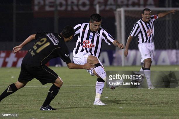 Dayron Perez of Once Caldas fights for the ball with Victor Ayala of Libertad during a match as part of the Libertadores Cup 2010 at Defensores del...