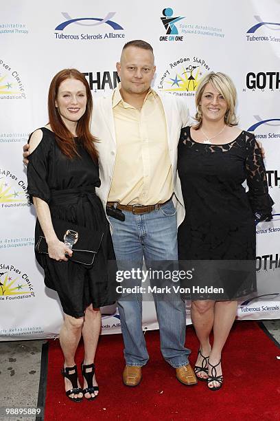 Actress Julianne Moore, Tommy Lindsey and Peggy Lindsey attend the 2010 Comedy for a Cure to benefit the Tuberous Sclerosis Alliance at Providence on...