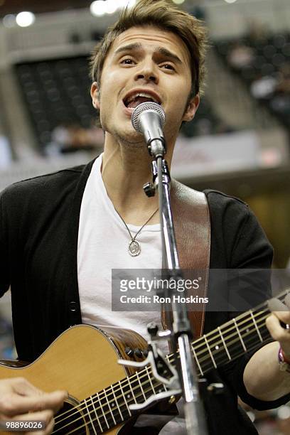 Kris Allen, winner of "American Idol" season 8, performs in front of 1,100 elementary student musicians as part of VH1's Save the Music Foundation at...