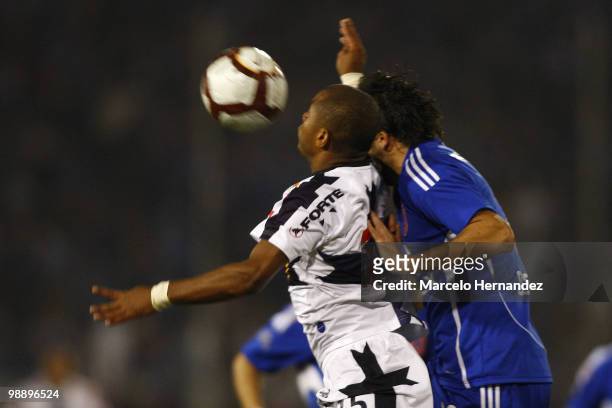Mauricio Victorino of Universidad de Chile fights for the ball with Wilmer Aguirre of Alianza Lima during a match as part of the Libertadores Cup...