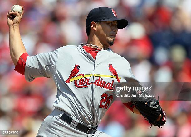 Kyle Lohse of the St. Louis Cardinals delivers a pitch against the Philadelphia Phillies at Citizens Bank Park on May 6, 2010 in Philadelphia,...