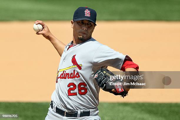 Kyle Lohse of the St. Louis Cardinals delivers a pitch against the Philadelphia Phillies at Citizens Bank Park on May 6, 2010 in Philadelphia,...