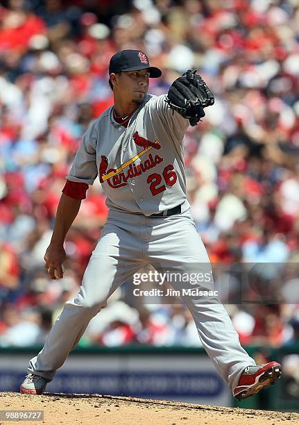 Kyle Lohse of the St. Louis Cardinals delivers a pitch against the Philadelphia Phillies at Citizens Bank Park on May 6, 2010 in Philadelphia,...