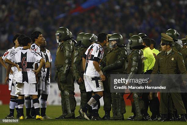 Players of Alianza Lima react after a scored goal by Universidad de Chile during a match as part of the Libertadores Cup 2010 on May 6, 2010 in...