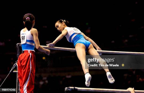 World Championships 2003 /Fan Ye, Lin Li, Chn, Uneven Bars, Barres Asymetriques, Womens Team Final, Finale Equipes Femmes, Championat Du Monde...