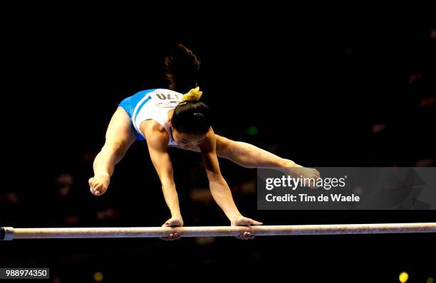 World Championships 2003 /Li Ya, Chn, Uneven Bars, Barres Asymetriques, Womens Team Final, Finale Equipes Femmes, Championat Du Monde Gymnastique,...