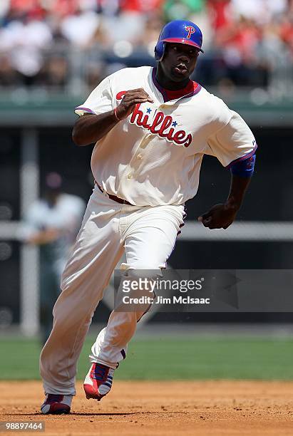 Ryan Howard of the Philadelphia Phillies runs the bases against the St. Louis Cardinals at Citizens Bank Park on May 6, 2010 in Philadelphia,...