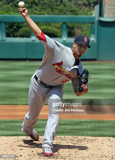 Kyle Lohse of the St. Louis Cardinals delivers a pitch against the Philadelphia Phillies at Citizens Bank Park on May 6, 2010 in Philadelphia,...