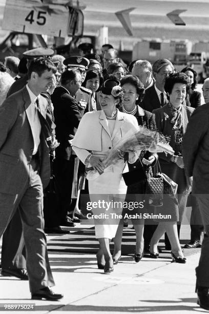 Crown Prince Akihito and Crown Princess Michiko are seen on arrival at the Joint Base Andrews on October 5, 1987 in Joint Base Andrews, Maryland.