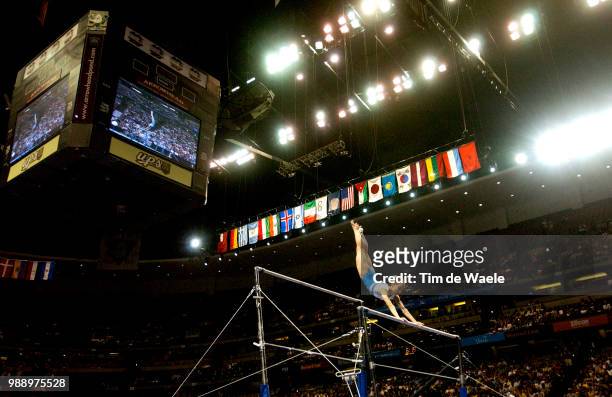 World Championships 2003 /Fan Ye , Uneven Bars, Barres Asymetriques, Illustration, Womens Individual Apparatus Finals, Finales Individuelles Par...