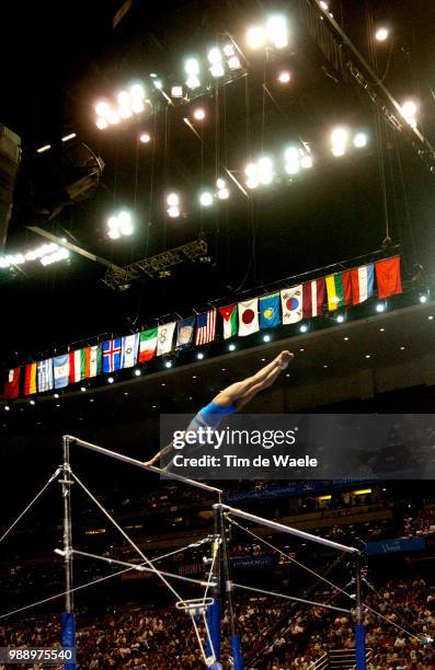 World Championships 2003 /Lin Li , Uneven Bars, Barres Asymetriques, Illustration, Illustratie, Womens Individual Apparatus Finals, Finales...