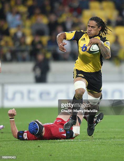 Rodney So'oialo of the Hurricanes runs out of a tackle by Van Humphries of the Reds during the round 13 Super 14 match between the Hurricanes and the...