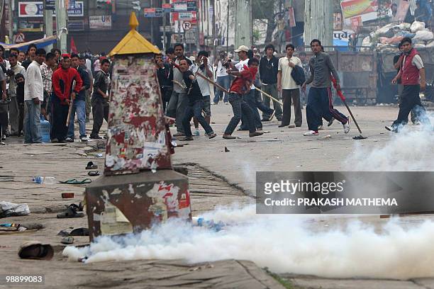 Maoist supporters clash with Nepalese police in Kathmandu on May 7, 2010. The United States called on Nepal's Maoists to end a strike that has shut...