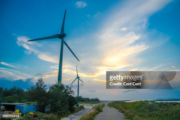 windmill with sunset - cort ストックフォトと画像