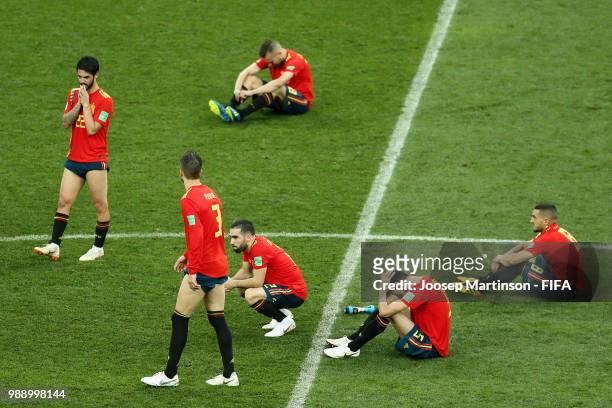 Spain players look dejected following their sides defeat in the 2018 FIFA World Cup Russia Round of 16 match between Spain and Russia at Luzhniki...