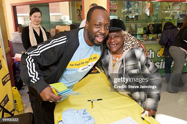 Wyclef Jean poses with a fan at the Western Union "Returns The Love" To Moms at Money Mart on May 6, 2010 in San Francisco, California.