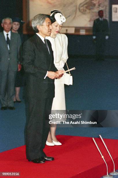 Crown Prince Akihito and Crown Princess Michiko visit the Peace Memorial Hall at Okinawa Peace Memorial Park on October 24, 1987 in Itoman, Okinawa,...