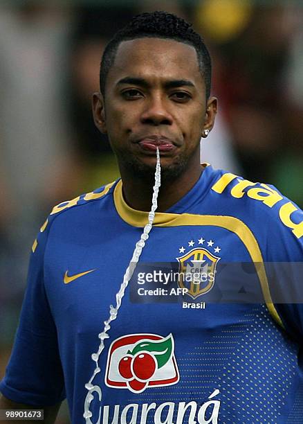 Brazilian player Robinho refreshes during a training session in Brasilia on November 18, 2008. Brazil will face Portugal on a friendly football match...