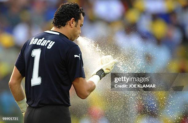 Egypt's goalkeeper Esam El Hadary refreshes himself in the final match between Egypt and Cameroon in Accra on February 10, 2008 during the Africa Cup...