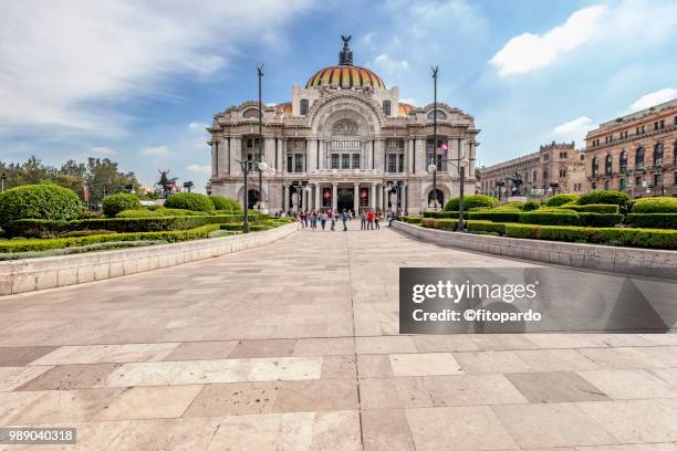 palacio de bellas artes plaza - paleis voor schone kunsten stockfoto's en -beelden