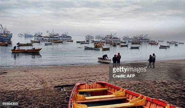Chilean fishermen prepare their boats to go sailing, in "Caleta Tumbes" cove, Concepcion,some 519 km south of Santiago, August 11, 2009. The...
