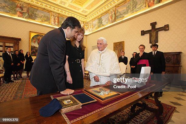 Pope Benedict XVI meets President of Georgia Mikheil Saakashvili and his wife at his library on May 7, 2010 in Vatican City, Vatican.