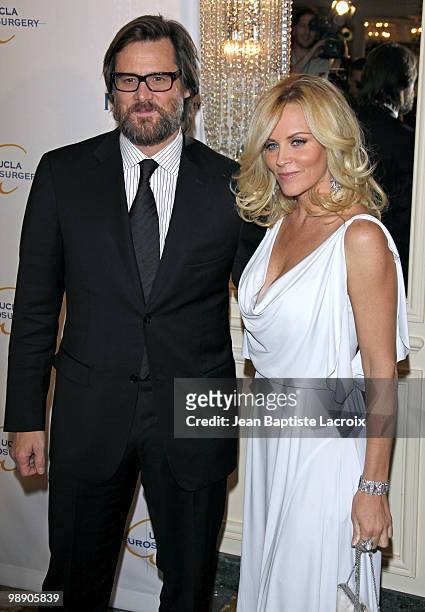 Jim Carrey and Jenny McCarthy arrives at the UCLA's 2009 Visionary Ball at the Beverly Wilshire Four Seasons Hotel on October 1, 2009 in Beverly...
