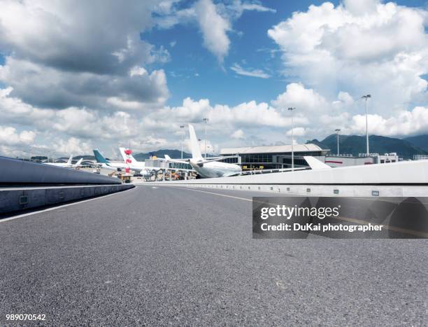 airport high speed road - dukai stockfoto's en -beelden