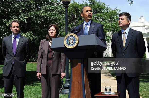 President Barack Obama , accompanied by US Treasury Secretary Timothy Geithner, Labor Secretary Hilda Solis, and Secretary of Commerce Gary Locke,...