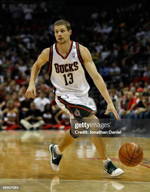 Luke Ridnour of the Milwaukee Buck brings the ball up court against the Atlanta Hawks in Game Four of the Eastern Conference Quarterfinals during the...